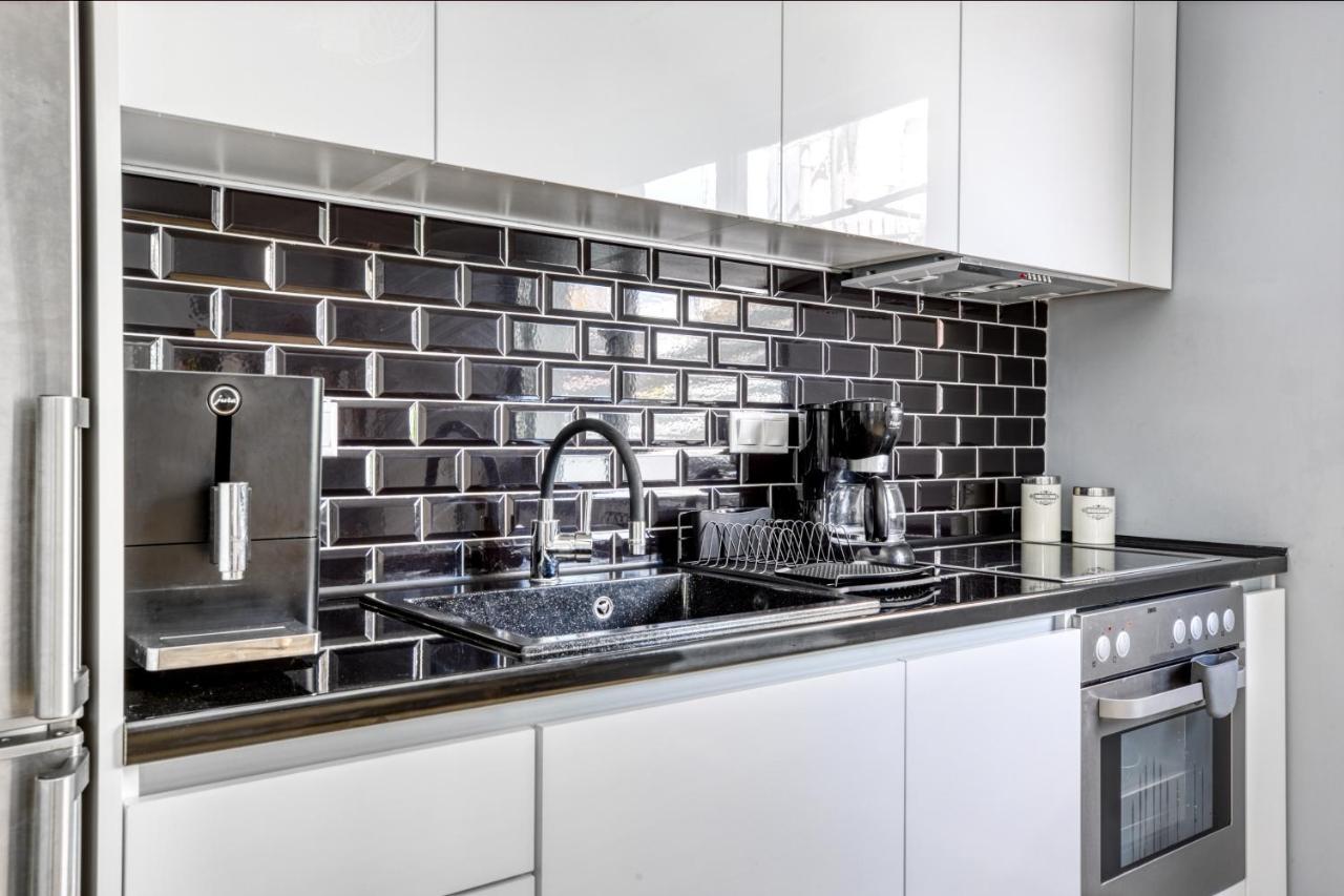 Spacious Flat With Courtyard And Private Parking! Athens Exterior photo
